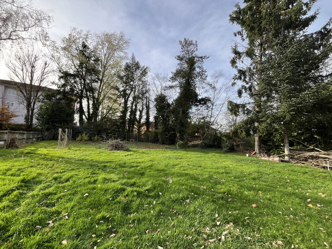 Terrain à BOURG-EN-BRESSE