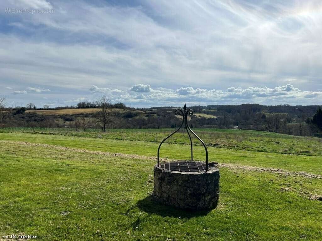 Maison à CHAMPAGNE-MOUTON