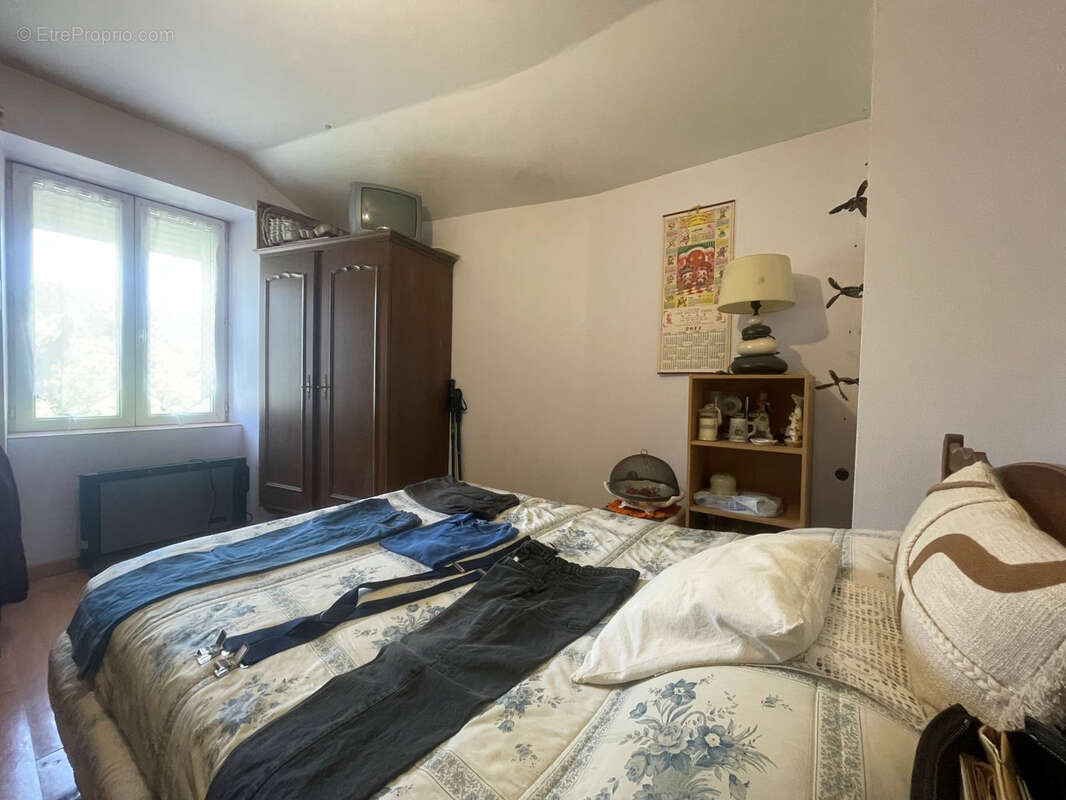 Maison à SAINT-ETIENNE-DE-CHOMEIL