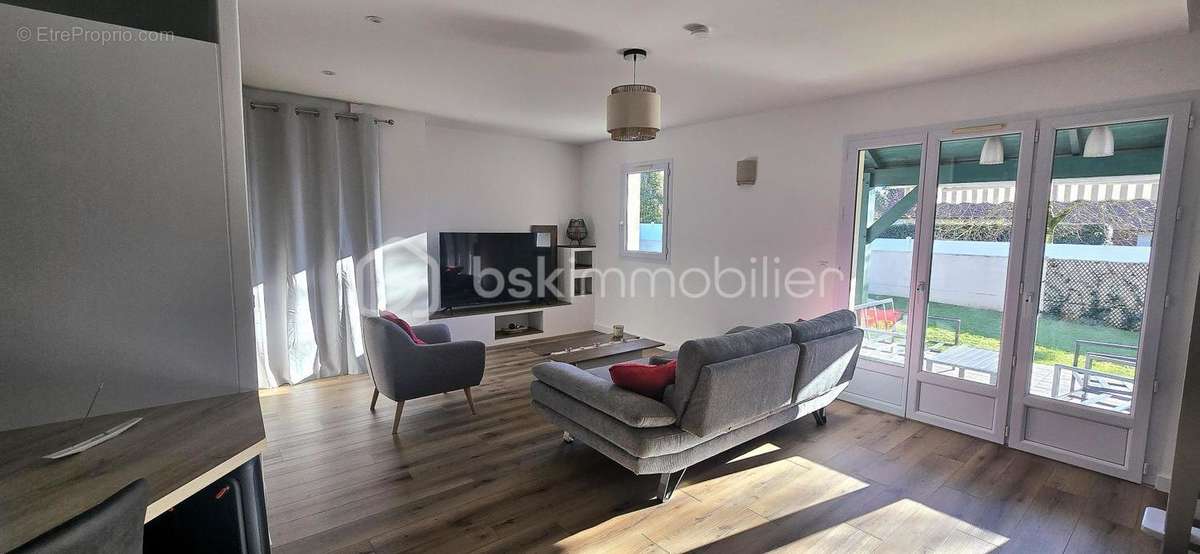 Maison à POEY-DE-LESCAR