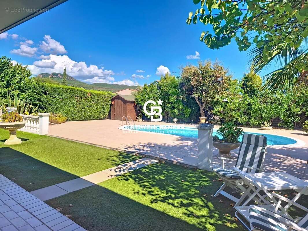 Maison à ROQUEBRUNE-SUR-ARGENS