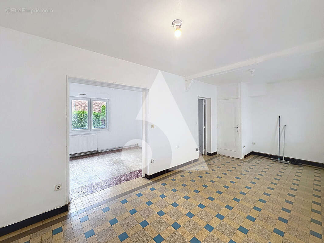 Maison à DOUCHY-LES-MINES