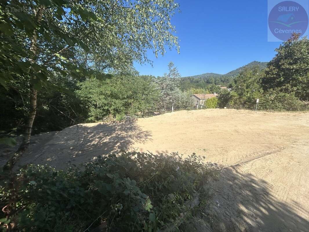 Terrain à bâtir de 947 m²  proche du village - photo 3