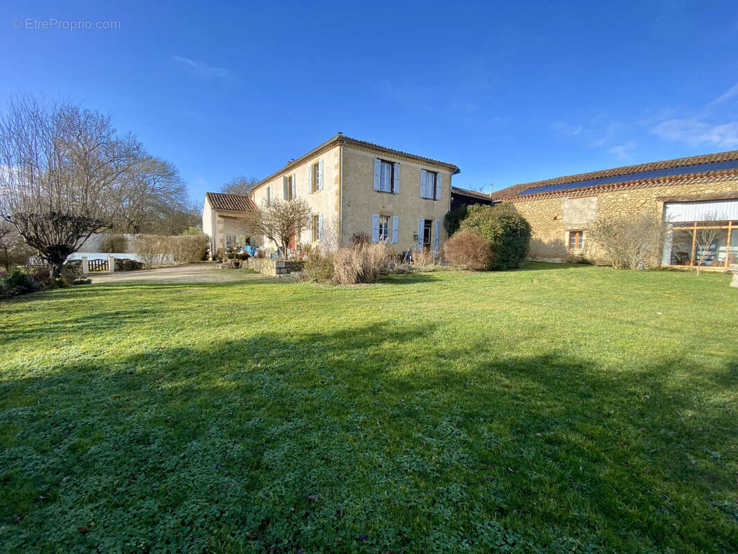 Maison à SEISSAN