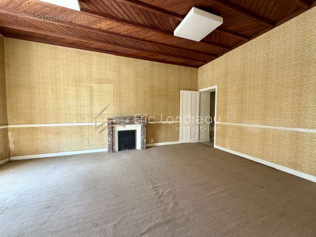 Élégante bâtisse de maître à réinventer   Adresse de choix en cœur de ville - photo 3