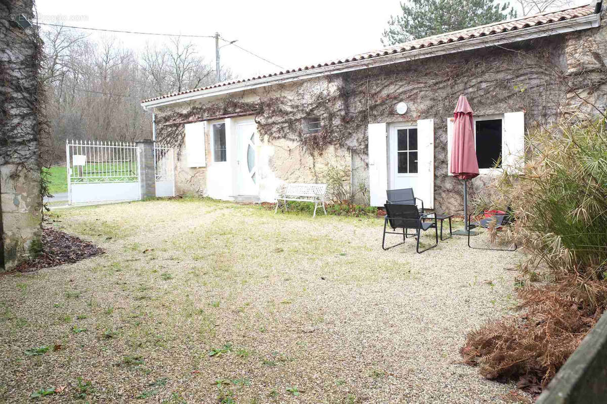 Ensemble immobilier avec dépendances - photo 7