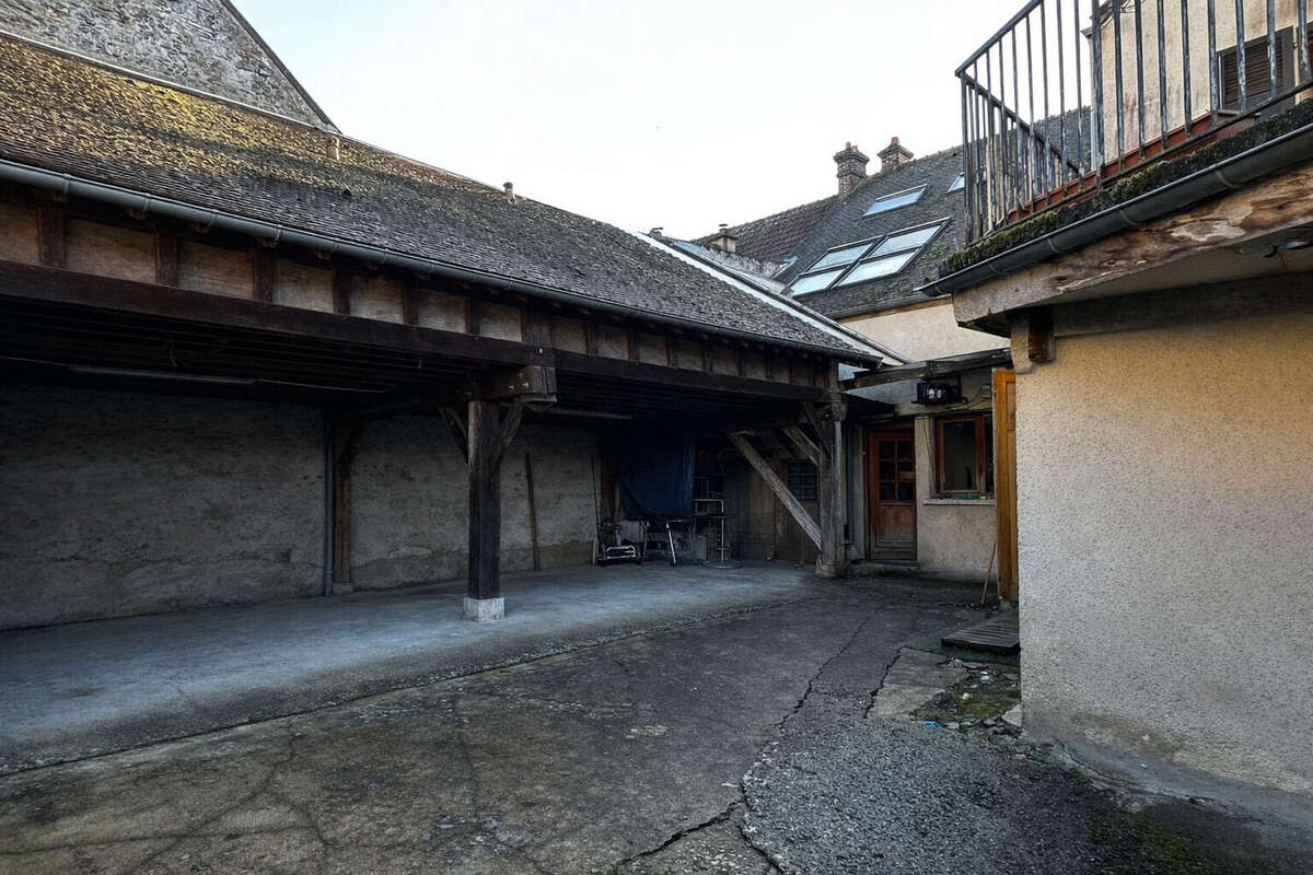 Immeuble local commercial + appartement centre de Jumeauville - photo 16