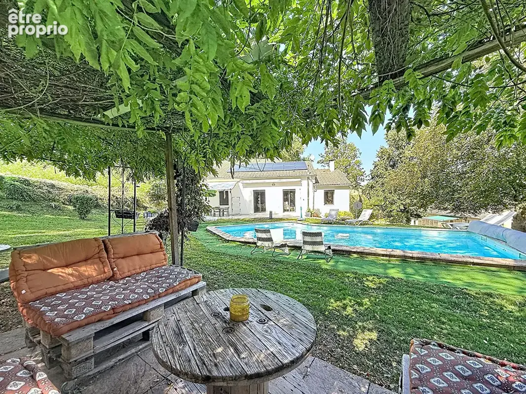 Charmante villa dans un écrin de verdure au calme , 3 chambre et un T2 indépendant, sous sol, piscine. - photo 3