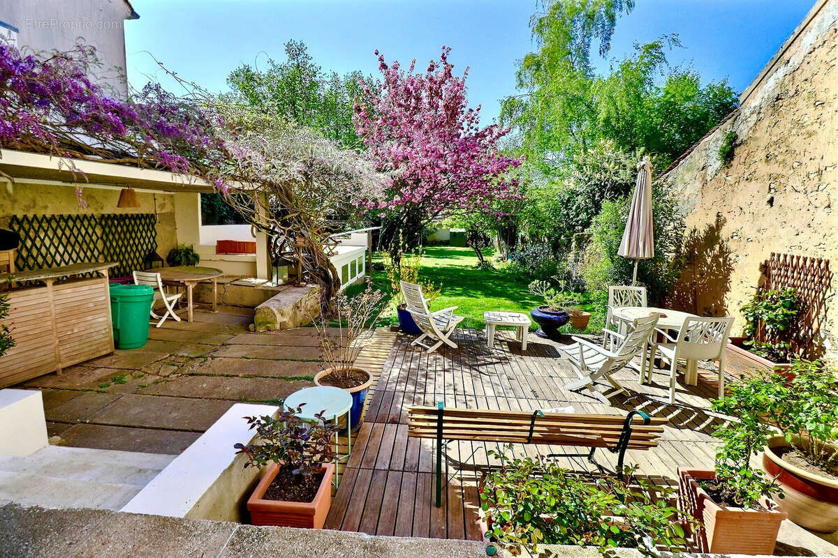 Maison à SAINT-NOM-LA-BRETECHE