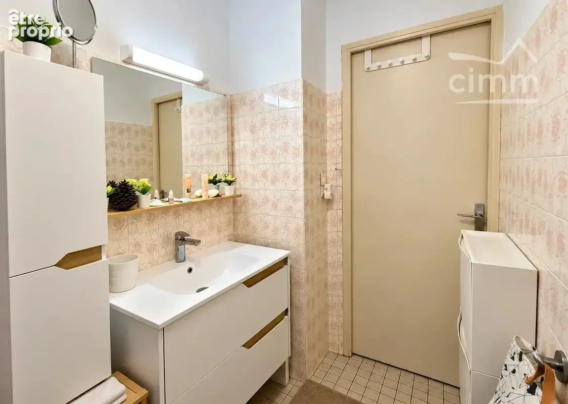 T2 rénové 43 m² – 11e étage – balcon – vue massifs - photo 10