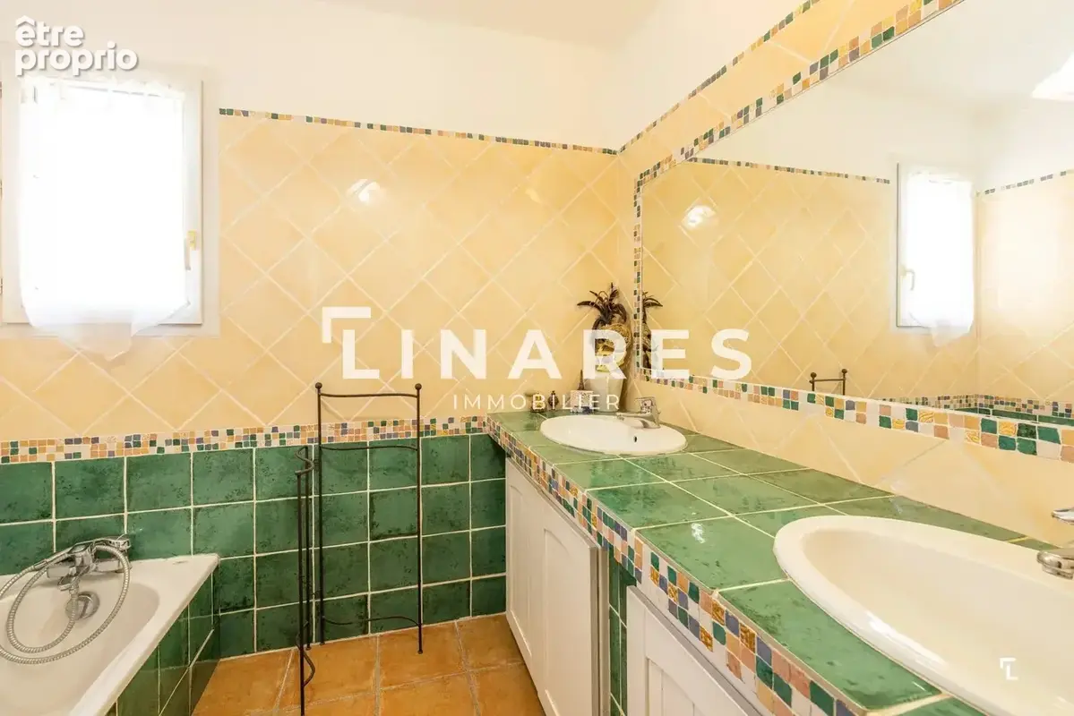 L'ENSOLEILLÉE - Villa T5 de 167m² - Jardin 2000m² - Piscine - 13012 - photo 13