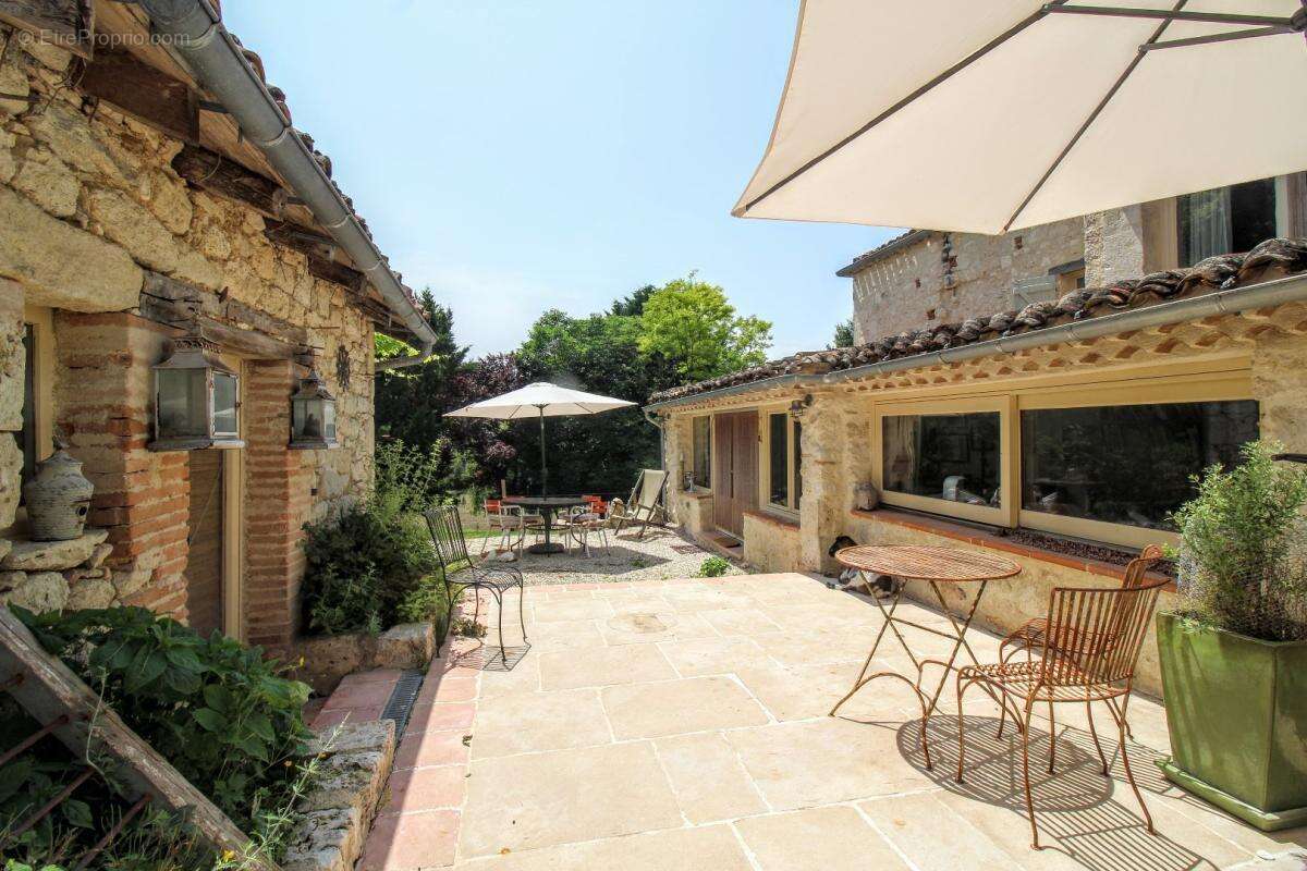 Maison à CASTELNAU-MONTRATIER