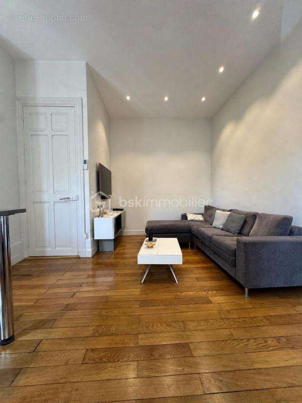 Rare à la vente – Secteur Préfecture – T2 de 54 m² avec prestations de qualité - photo 3