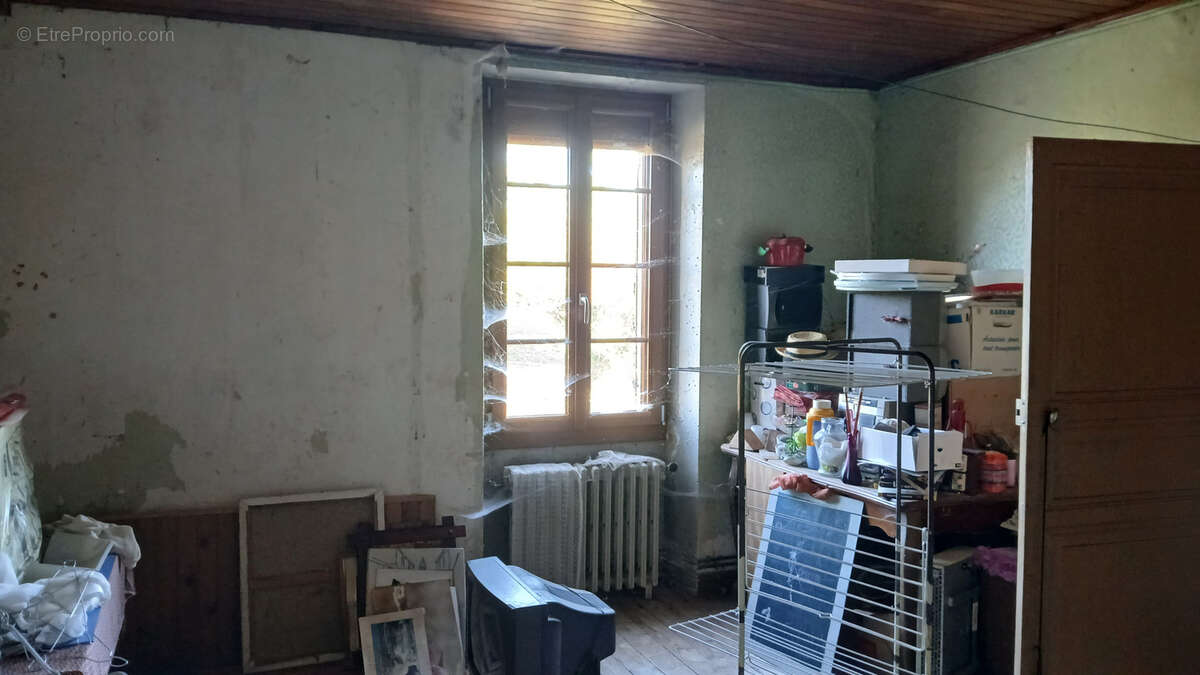 Maison à MONTMOREAU-SAINT-CYBARD