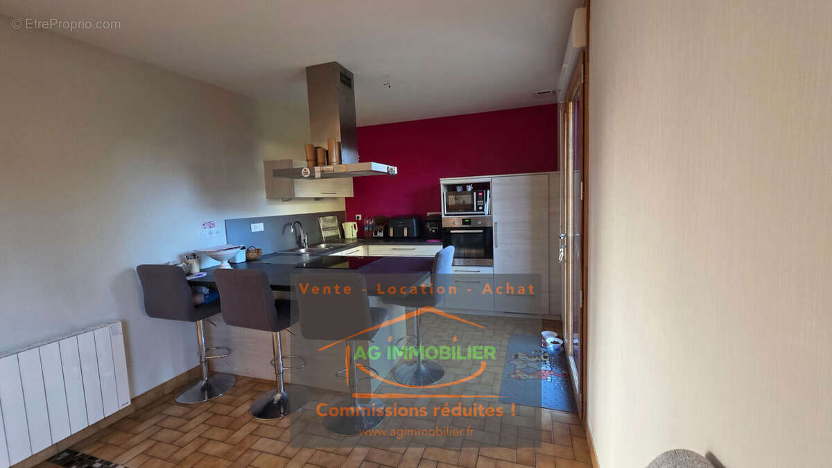 Maison à MONTGERMONT