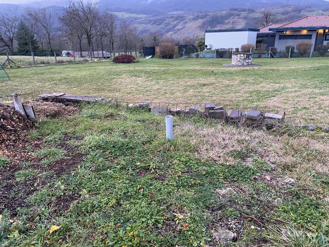 Terrain à LES MARCHES