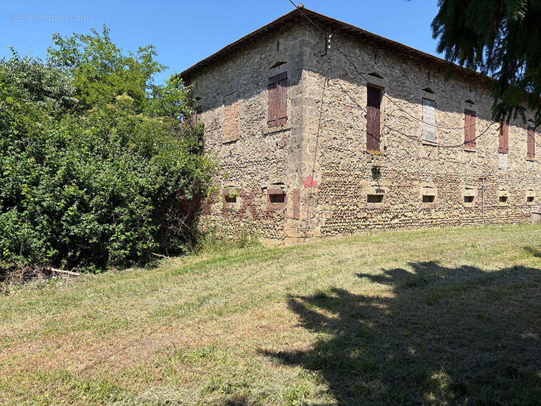 Maison à MONTELIER
