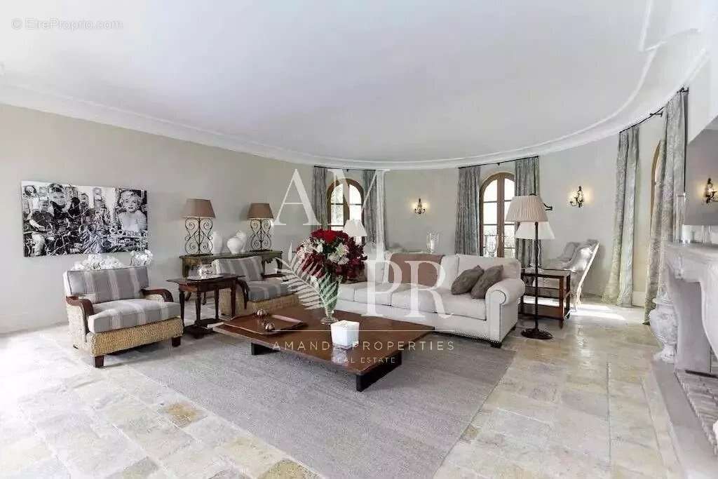 Maison à MOUGINS
