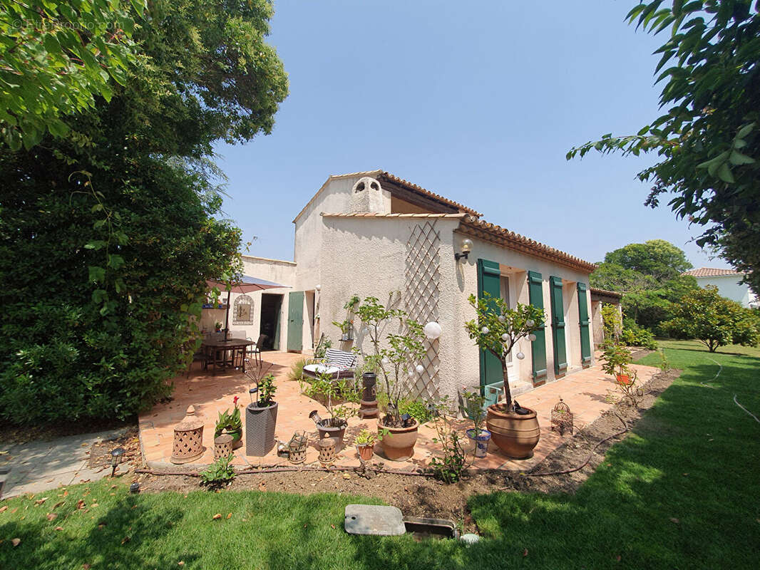 Calvisson  vente en viager, occupe 1 tete  villa 99m²  1990m² de jardin - photo 7