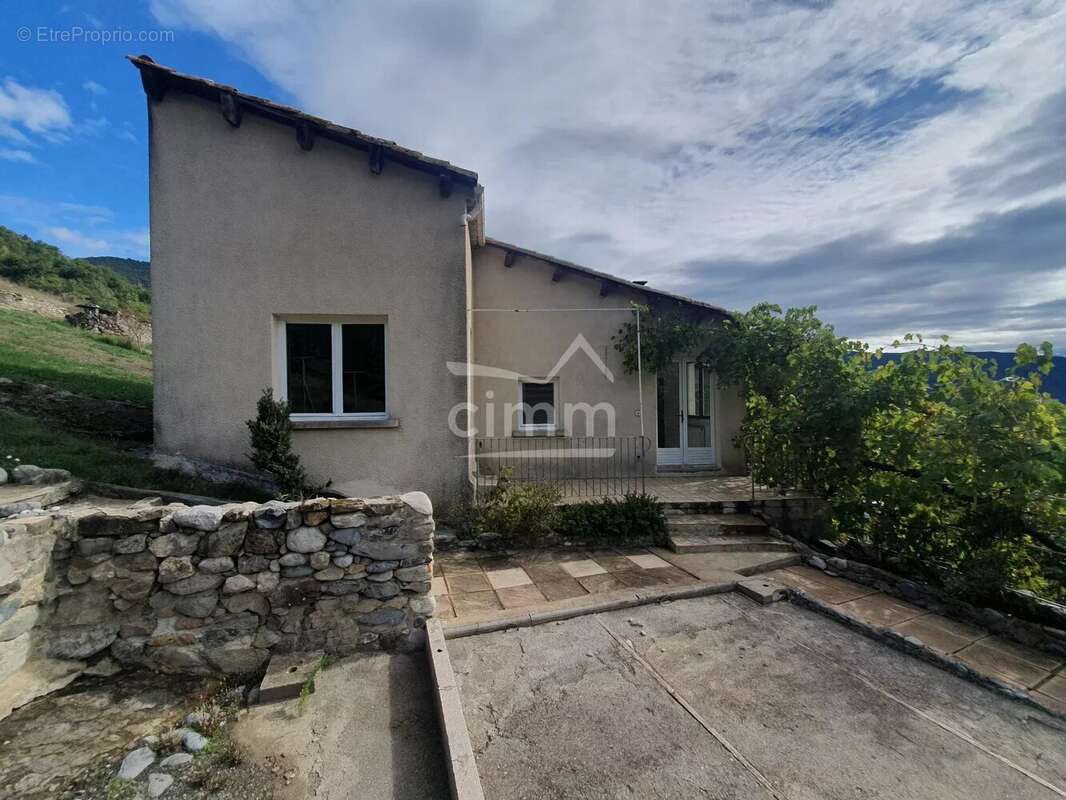 Maison T4 avec dépendance - photo 9