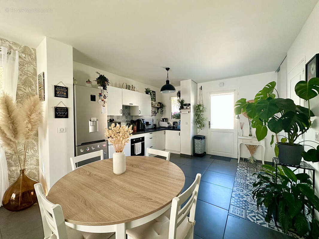Appartement à LE REVEST-LES-EAUX