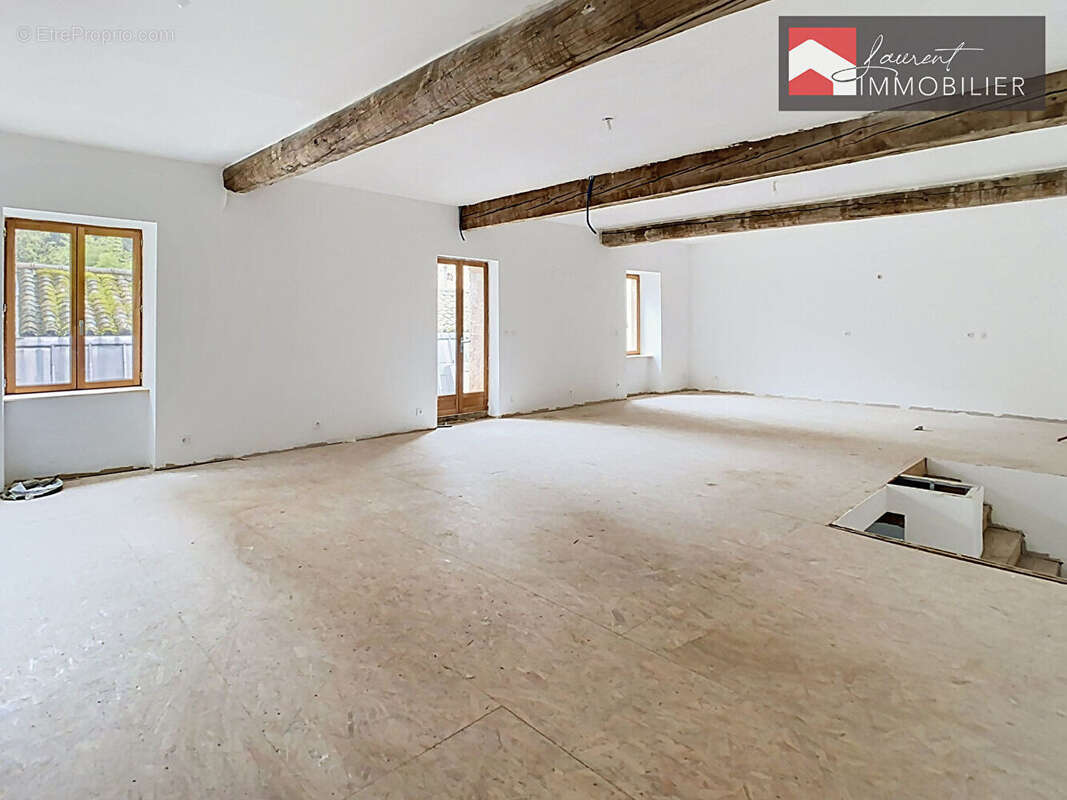 Maison de ville en pierre, 3 niveaux, 172 m² - 71260 LUGNY - photo 3