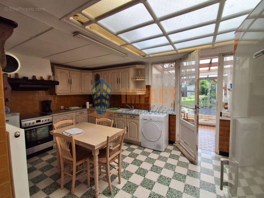 Maison 1930 lumineuse, jardin, 2 chambres, bureau et cave - photo 3