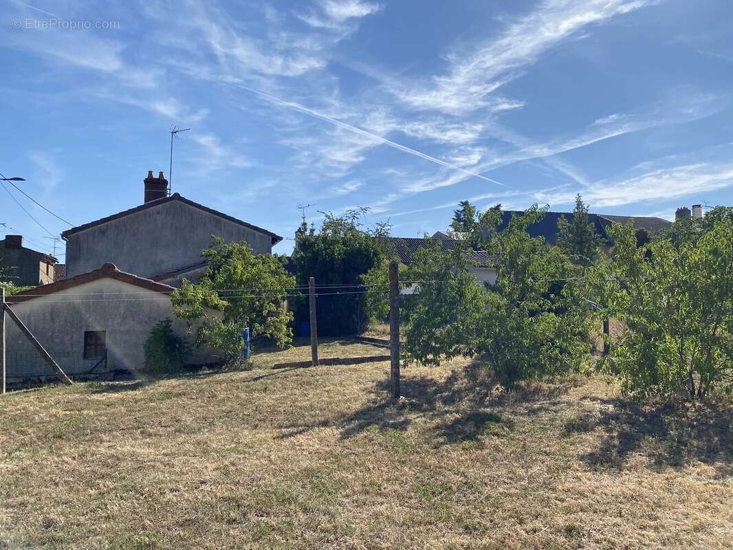 Maison avec jardin et garages au Dorat! - photo 2