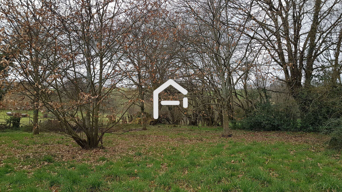 Terrain à UZERCHE