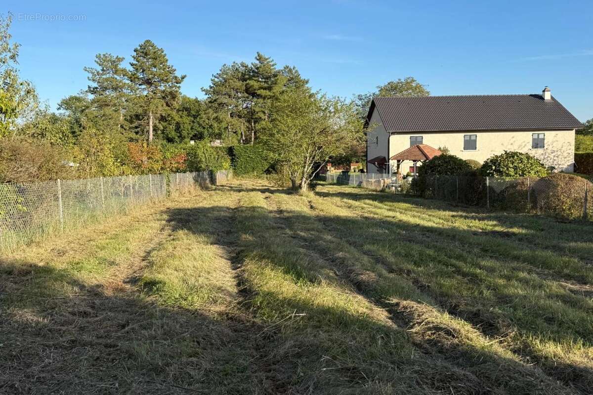 Terrain à HAUTEVILLE-LES-DIJON