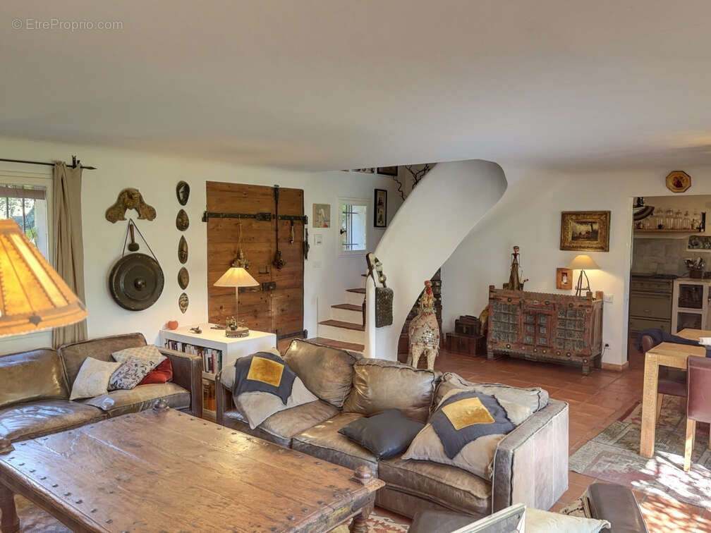 Maison à LA GARDE-FREINET