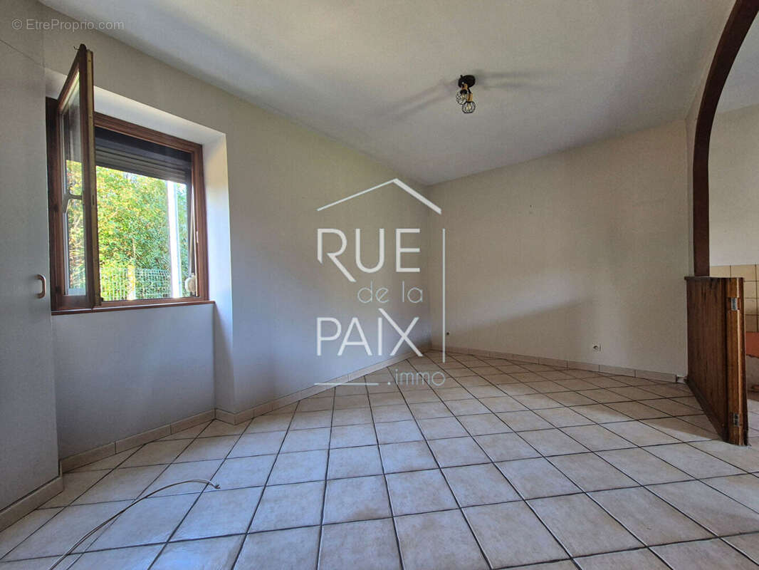 Maison à LES TROIS-MOUTIERS