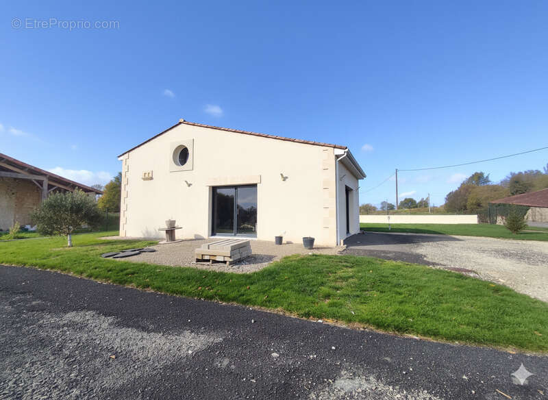 Maison à SAINT-CIERS-CHAMPAGNE