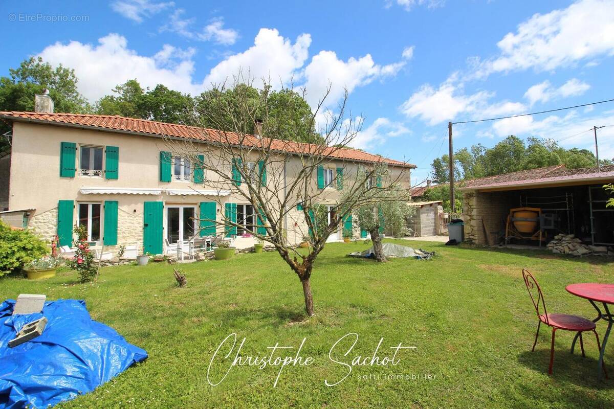 Photo 1 - Maison à VILLEFOLLET