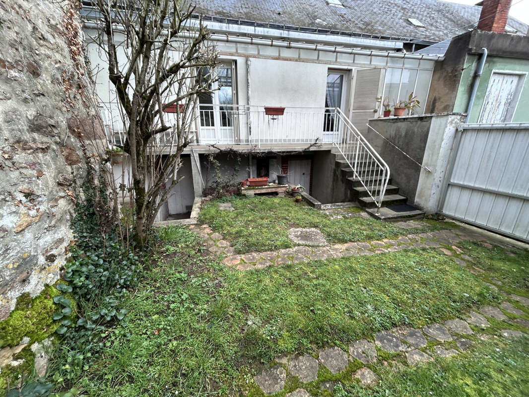 Maison à YVRE-L'EVEQUE