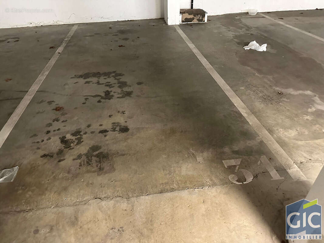 Parking à HEROUVILLE-SAINT-CLAIR