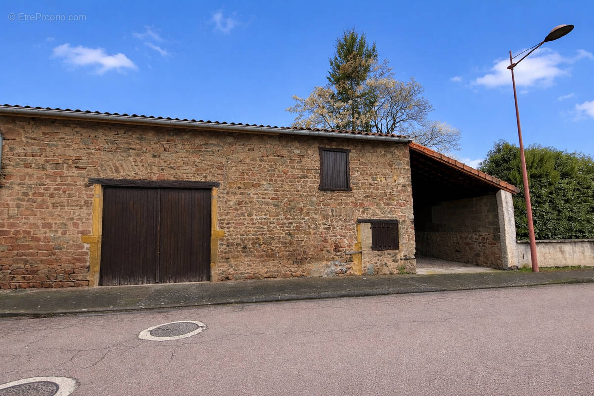 Maison à COMMELLE-VERNAY