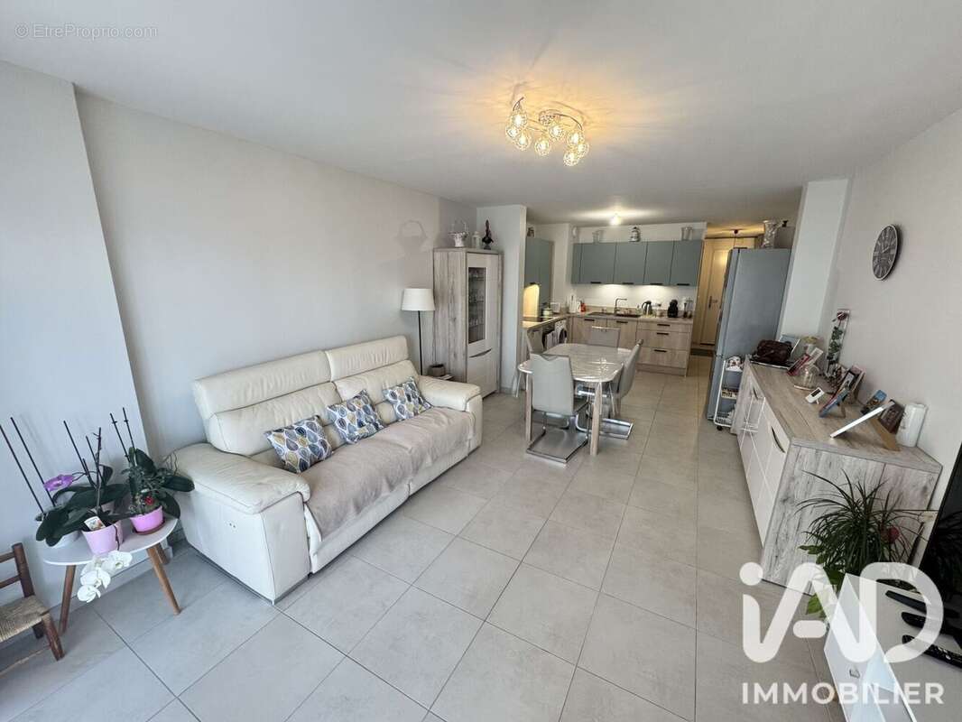 Appartement 70 m² à Cannes-Ecluse  - photo 9