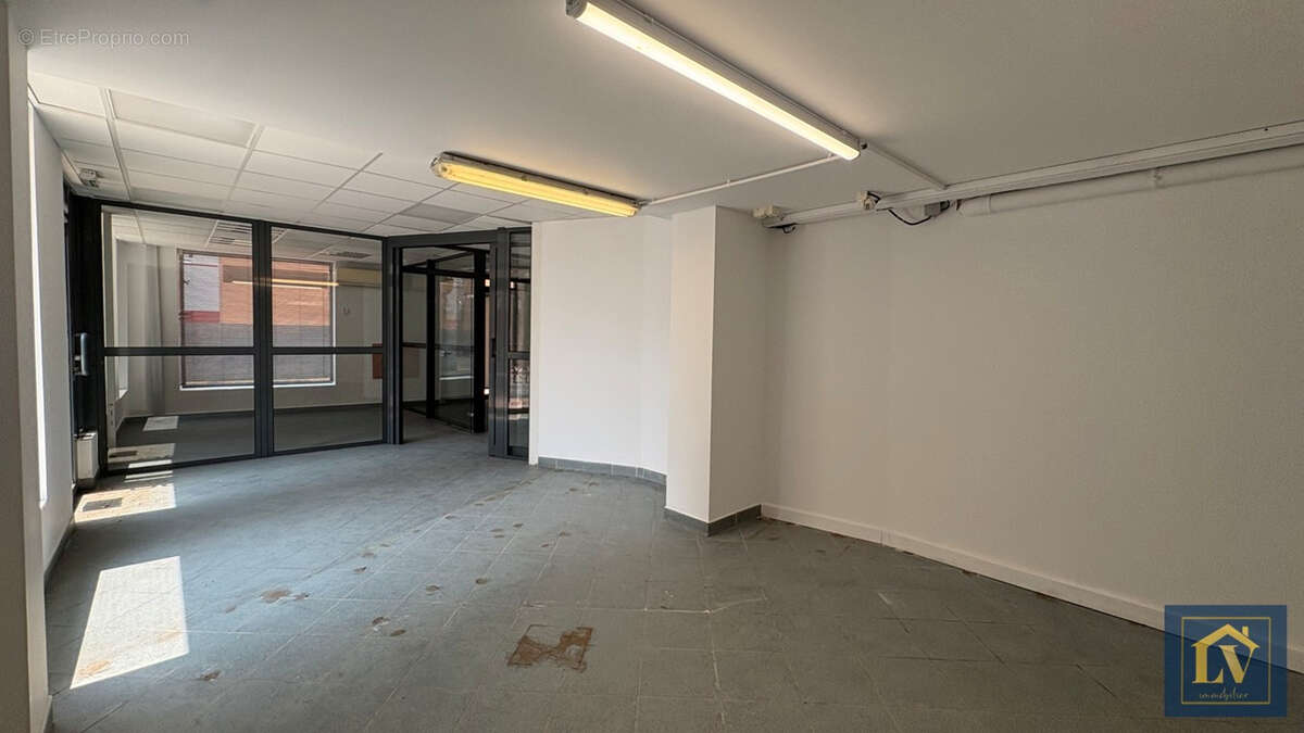 Immeuble de rapport comprenant un local commercial et 4 appartements - photo 15