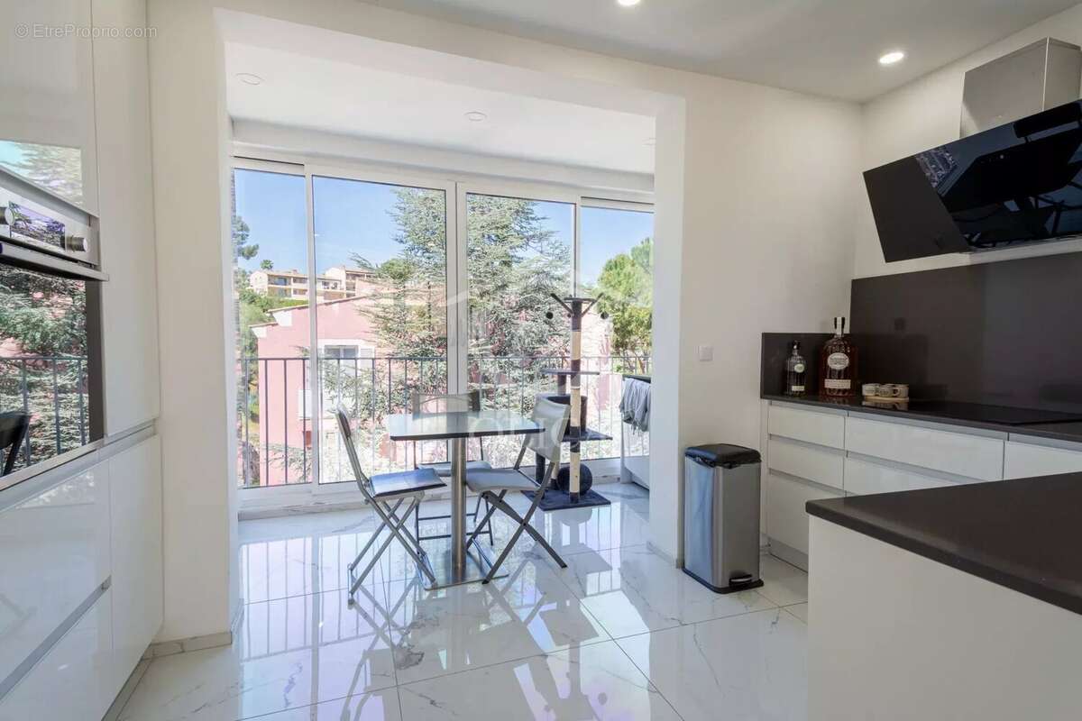 Appartement à VILLENEUVE-LOUBET