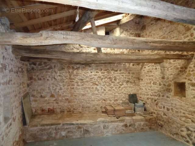 Grande maison de village de caractère avec 3 chambres et dépendances - photo 15