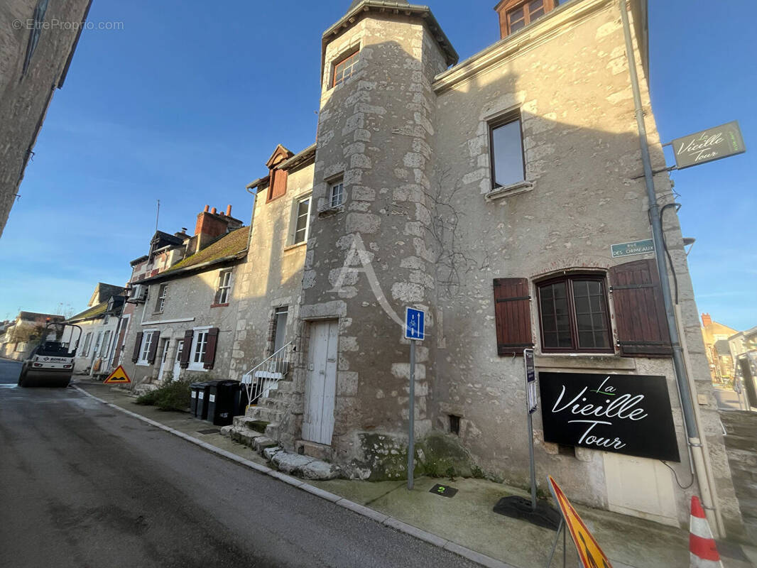 Commerce à CELLETTES