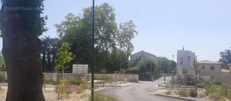 Terrain à MONTELIMAR