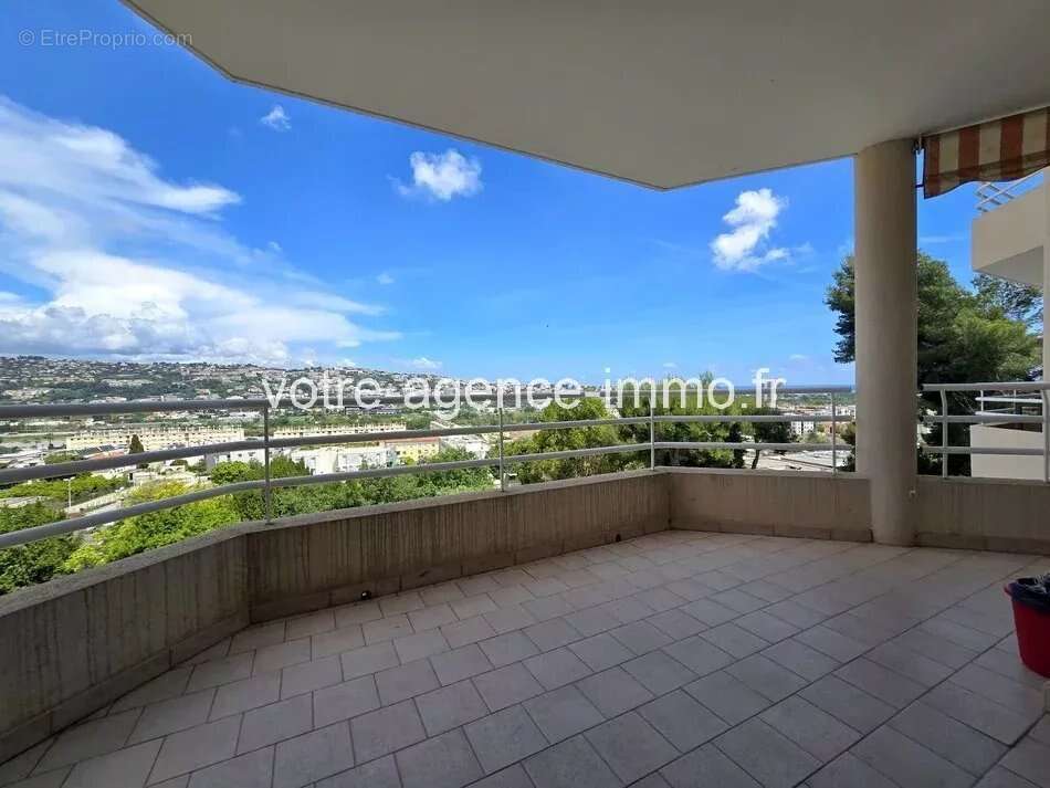 Appartement à SAINT-LAURENT-DU-VAR