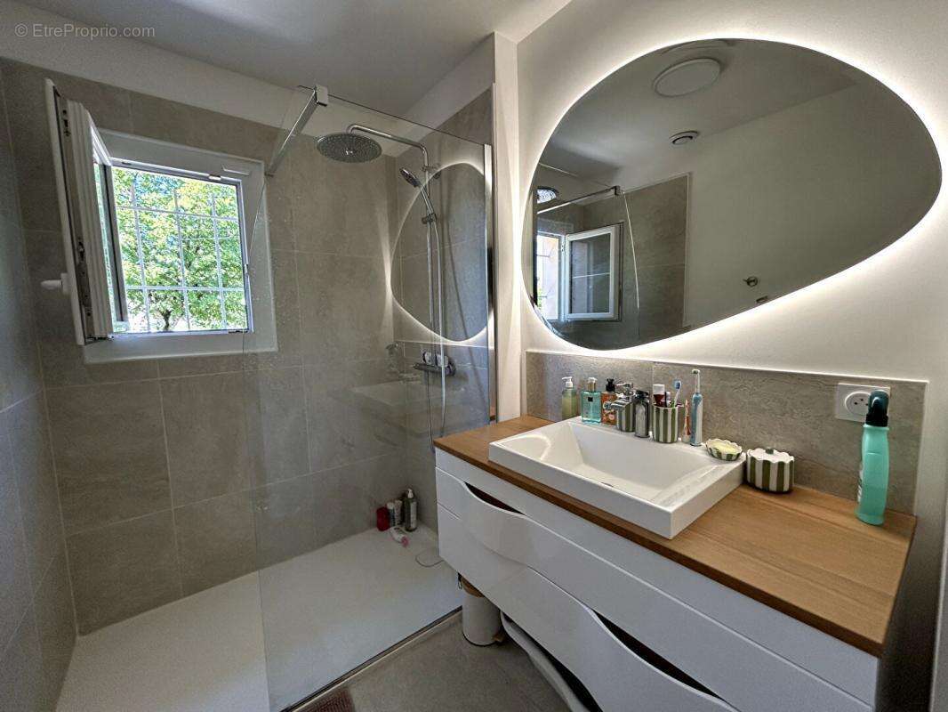 Nevers  à découvrir Très Jolie maison 7 pièce(s) 132.41 m2 - photo 11