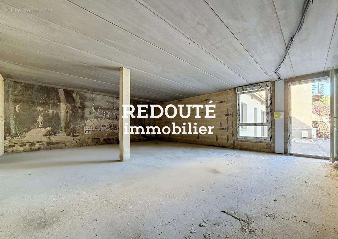 Plateau brut de 54 m² – local professionnel à aménager - photo 4