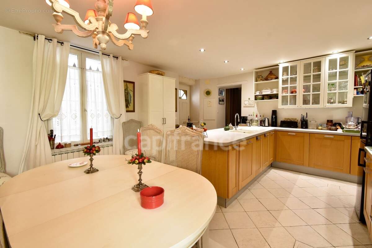 Maison à vendre 7 pièces TARASCON (13) - photo 6