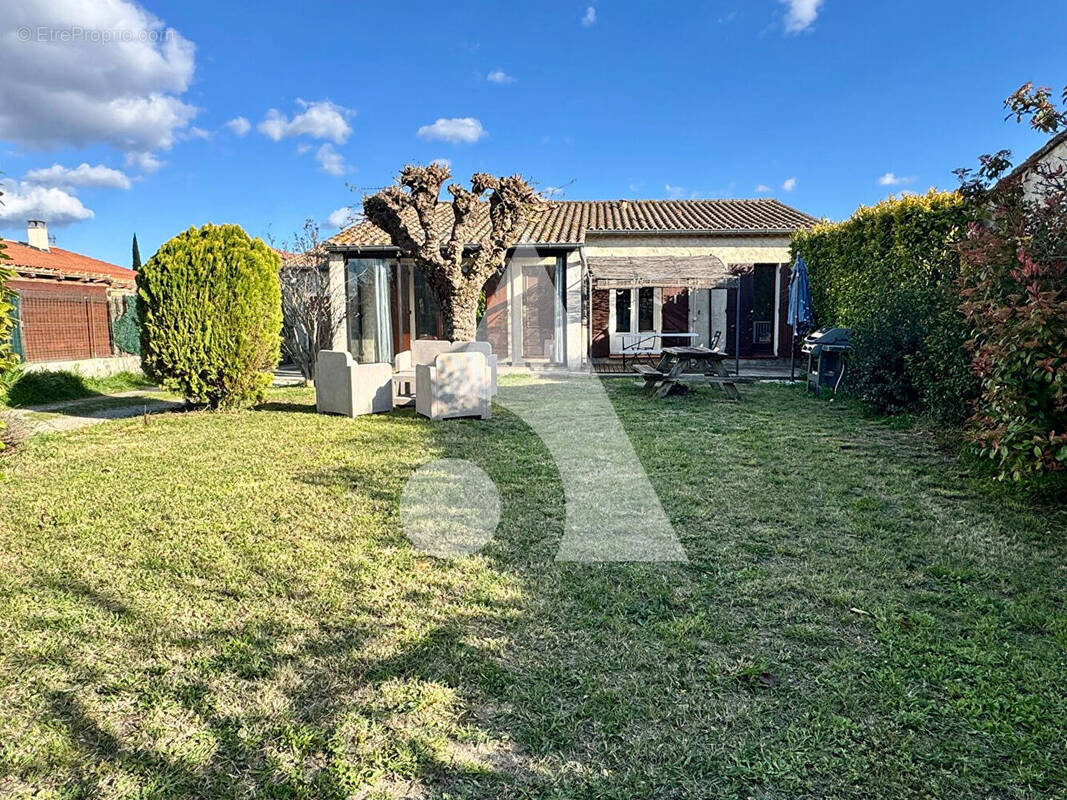 Maison à L'ISLE-SUR-LA-SORGUE