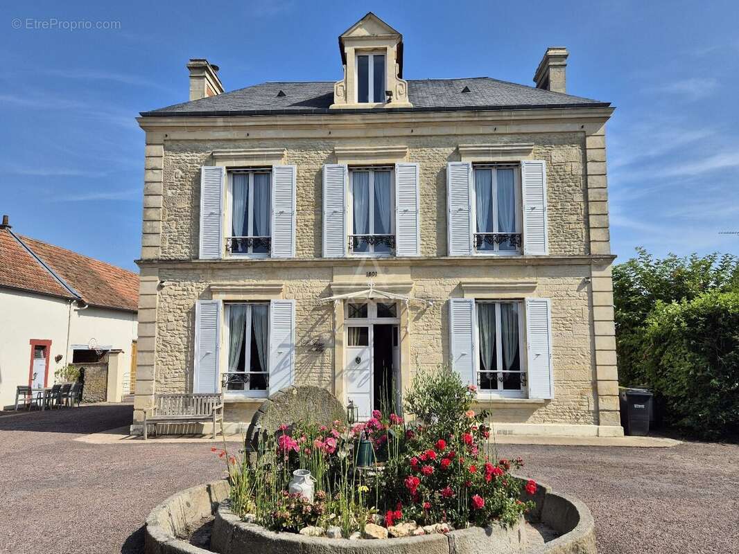 Maison à PETIVILLE