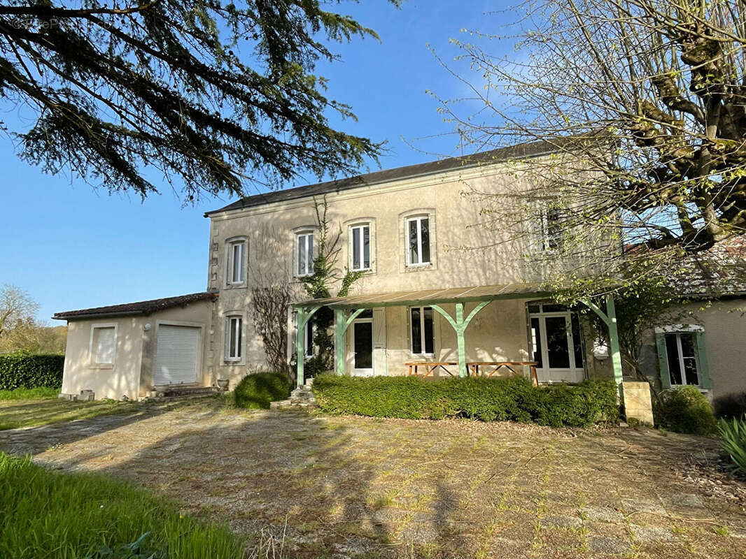 Maison à SAINT-PIERRE-DE-MAILLE